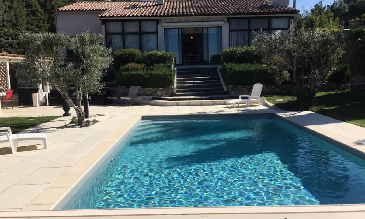 Pierrevert Villa | Villa Confort Avec Piscine Chauffée, Terrain de Pétanque