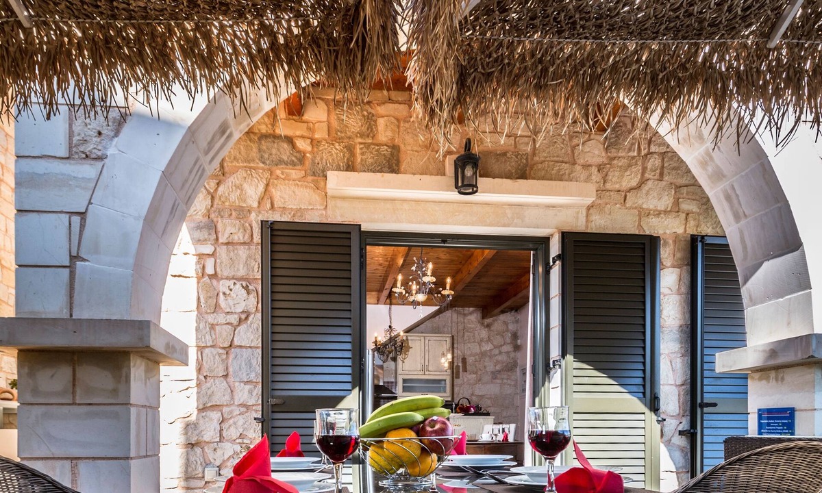 Kato Stalos House | Villa Constancia