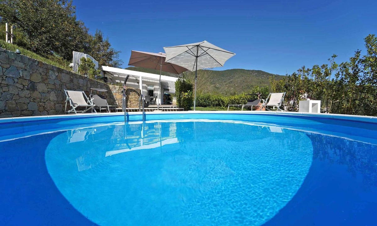 Beverino House | VILLA COSTA 5pax, charming cottage with private pool, A/C, BBQ near Cinque Terre