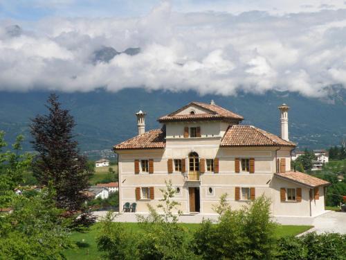 Mel Villa | Villa D'Or