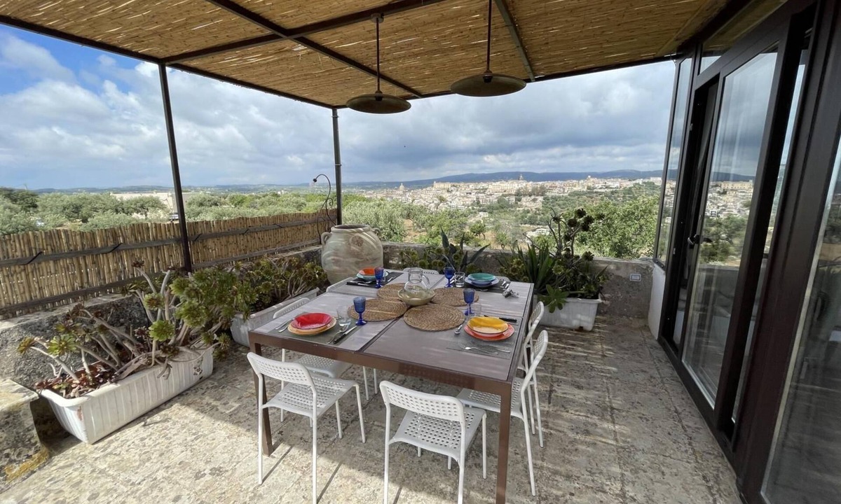 Avola House | Villa Dammuso with pool in Val di Noto