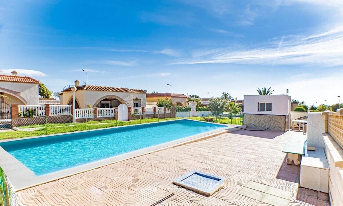Retamar Villa | Villa 'Daniela' with Shared Pool, Wi-Fi and Air Conditioning