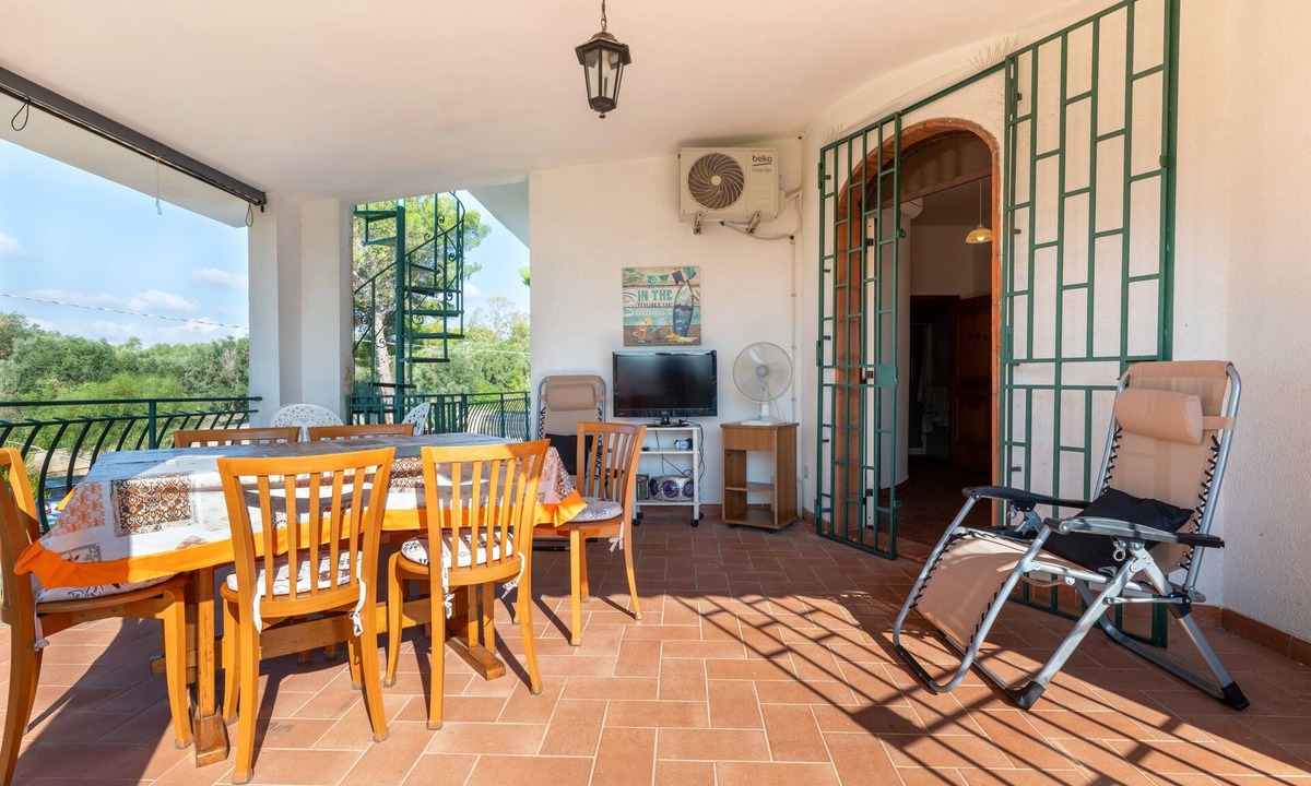Manduria Villa | Villa 'Degli Ulivi' with Private Terrace and Air Conditioning