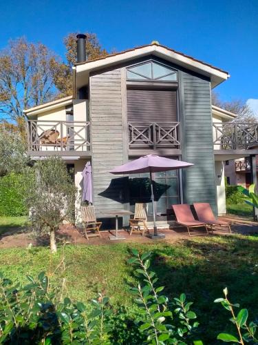 Salles House | Villa de l Eyre