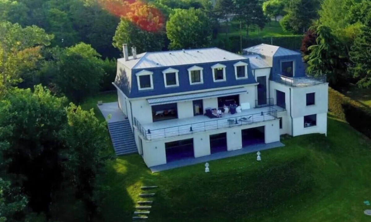 Le Mesnil-le-Roi House | Villa de Luxe