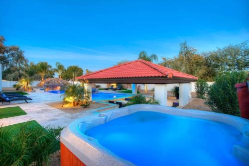 Sweetwater Street East House | Villa De Paradis