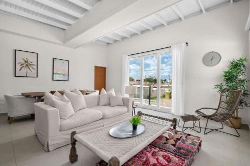 Punta Las Marias Apartment | Villa de Playa Beachside Retreat with Balcony and Pool