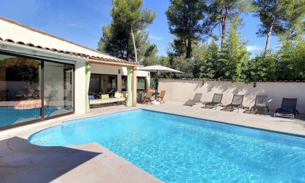 La Destrousse Villa | Villa de Vacances Avec Piscine en Provence Jusqu'à 12 Personnes