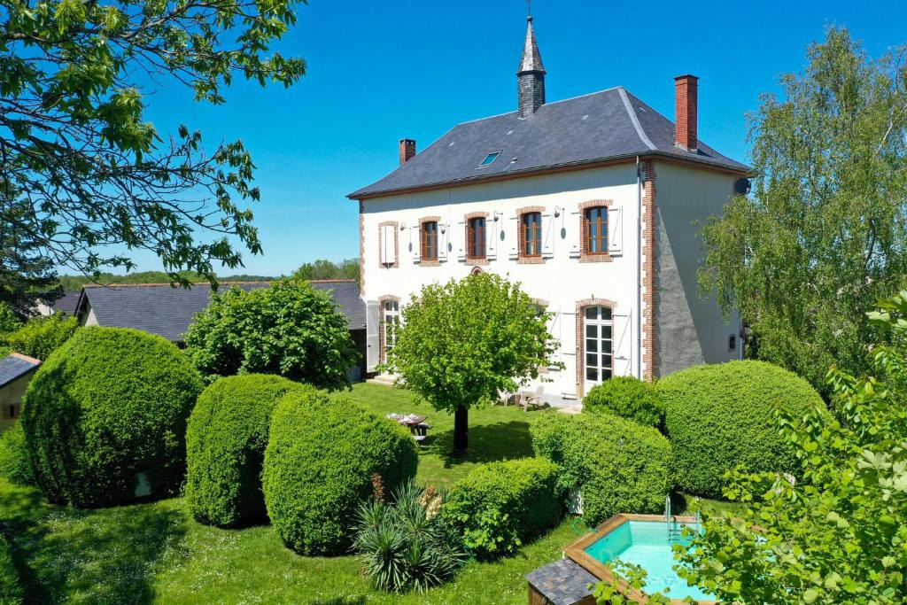 Troche Villa | Villa De Vacances l'Ancienne Ecole Troche