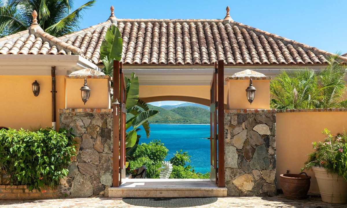 Estate Peter Bay Villa | Villa Delfina- Private Beach! Spacious 5 Bedroom Villa in lower Peter Bay!
