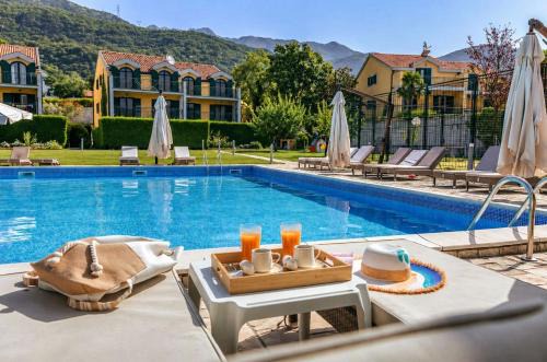 Lastva Grbaljska Apartment | Villa Deluxe for 8 with Large Pool & Terrace