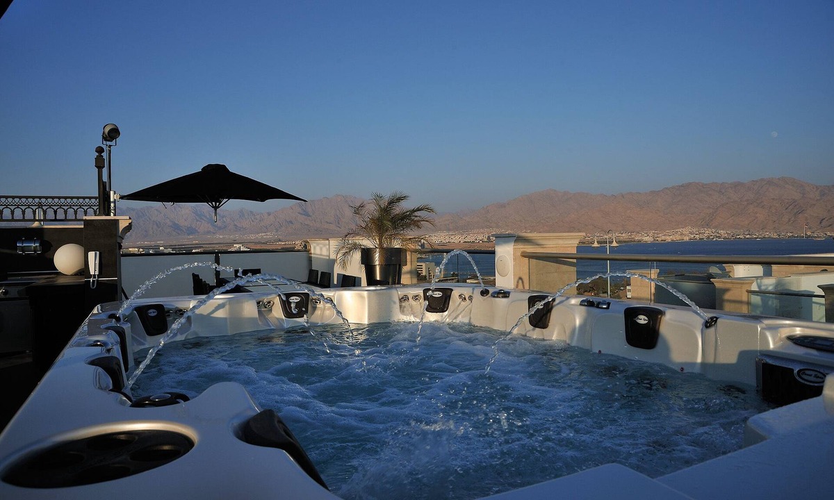 Eilat Villa | VILLA DIAMOND * Jasmin B 1st floor balcony + roof terrace 160 m2 Eilat ISRAEL