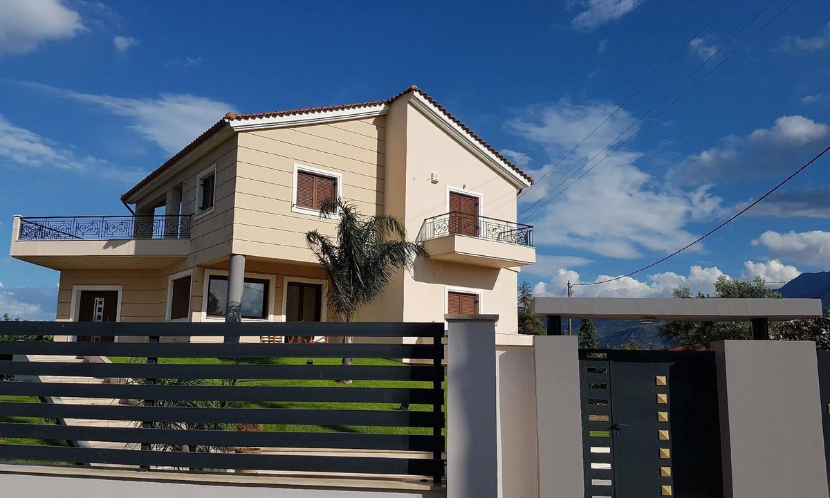 Aigialeia House | Villa "Dimitris" with view of the water