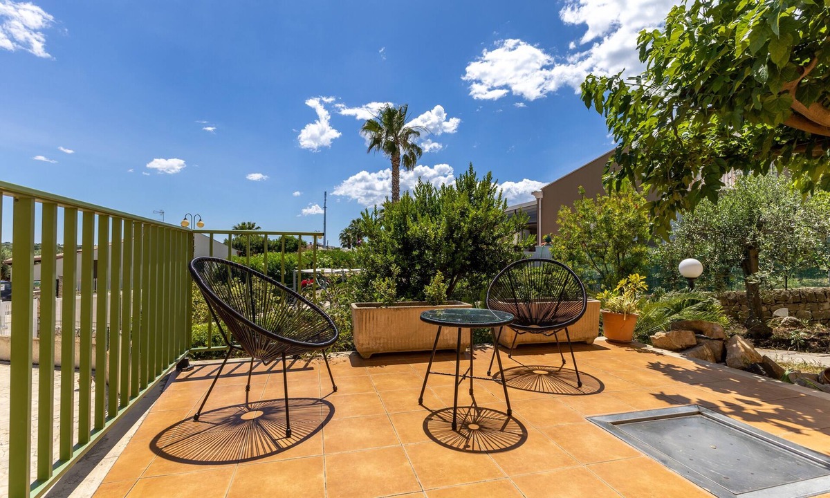 Grottelle Villa | Villa 'Distefano' with Private Garden, Wi-Fi and Air Conditioning