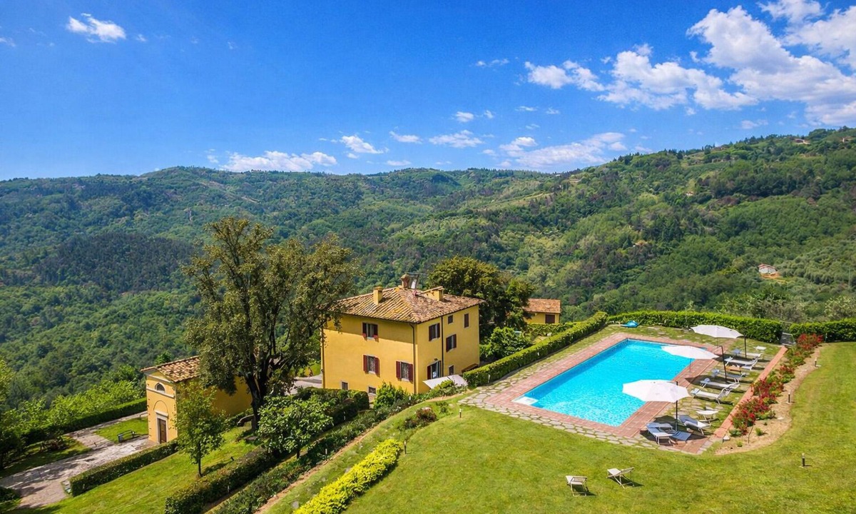 Massa e Cozzile Villa | Villa dorata, Peacefull Pool Luxury Villa in Toscana surrounded by greenery