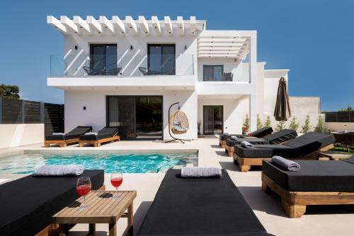 Planos Villa | Villa Dreamscape - Elegant Stay with Private Pool by Villa Mana Gers