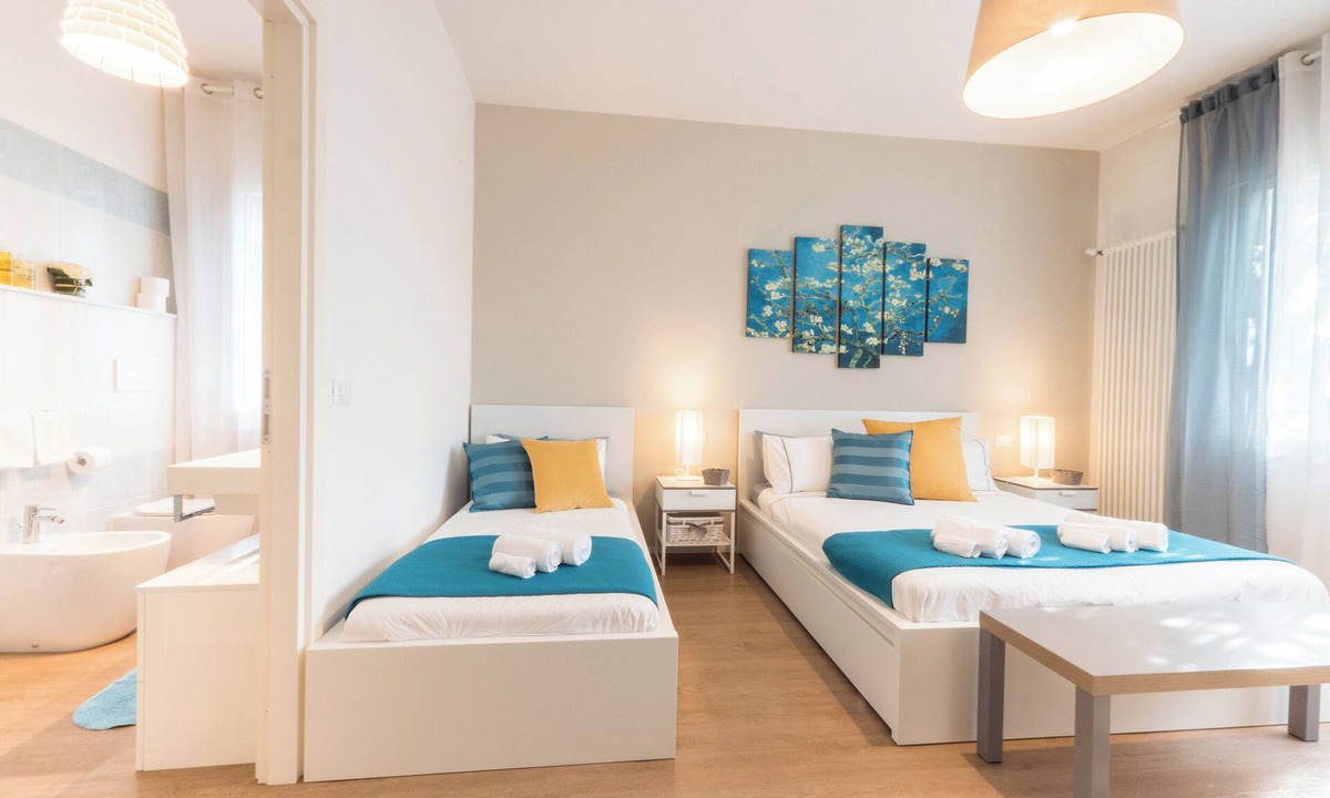 Padova Villa | VILLA DUE GIARDINI Appartamento tre camere da letto ciascuna con bagno privato