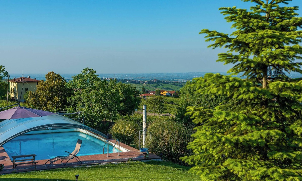 Valdamonte Villa | Villa 'Elios' with Mountain View, Wi-Fi and Air Conditioning