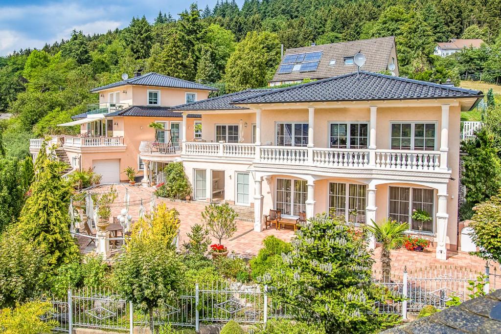 Adenau Villa | Villa Eifelpalace am Nürburgring