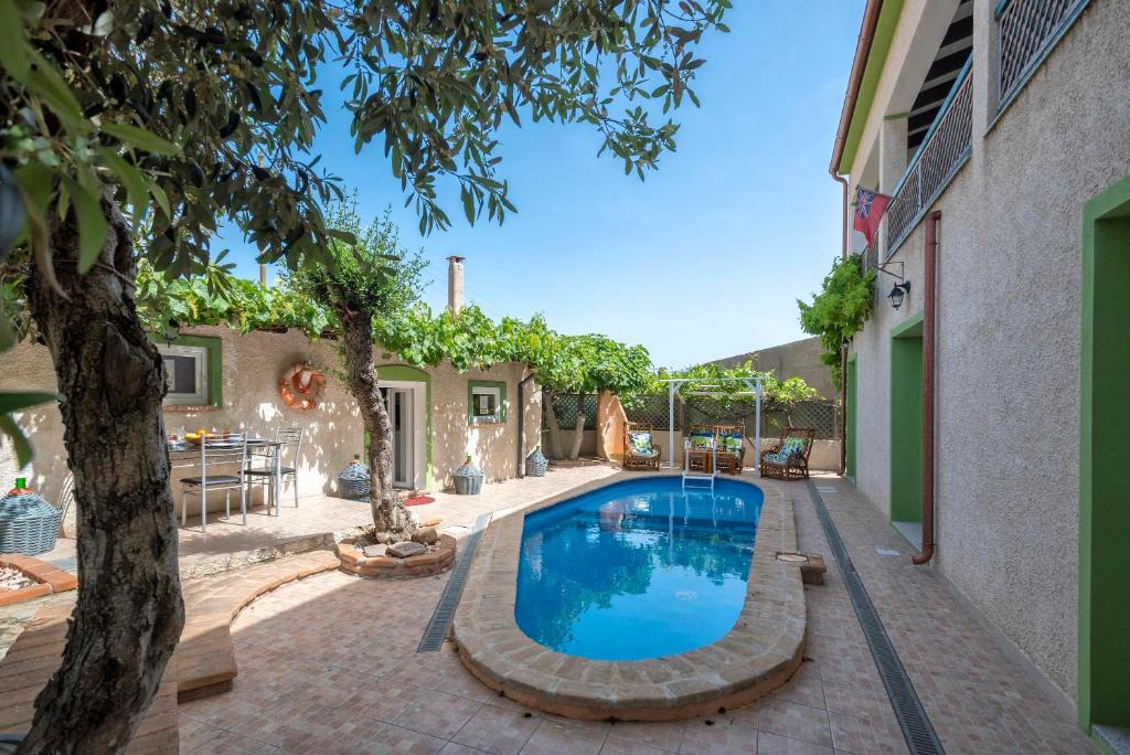Tergu Villa | Villa Endeavour