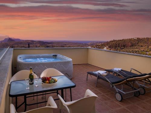Provarma Villa | Villa Erontas -Private heated jacuzzi and mini pool