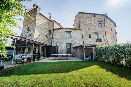 Barberino Val d'Elsa Villa | Villa esclusiva nella torre del castello di Tignano tra lusso, storia e natura nel cuore del Chianti