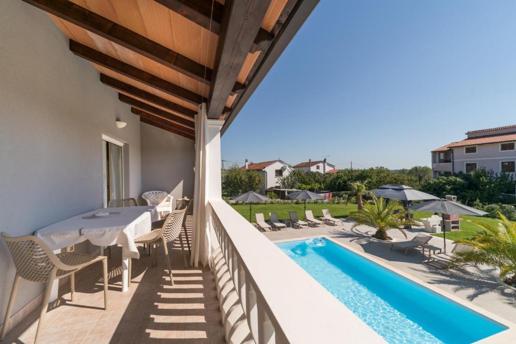 Vilanija Apartment | Villa Esea: Poolside Paradise & Relaxing Retreats
