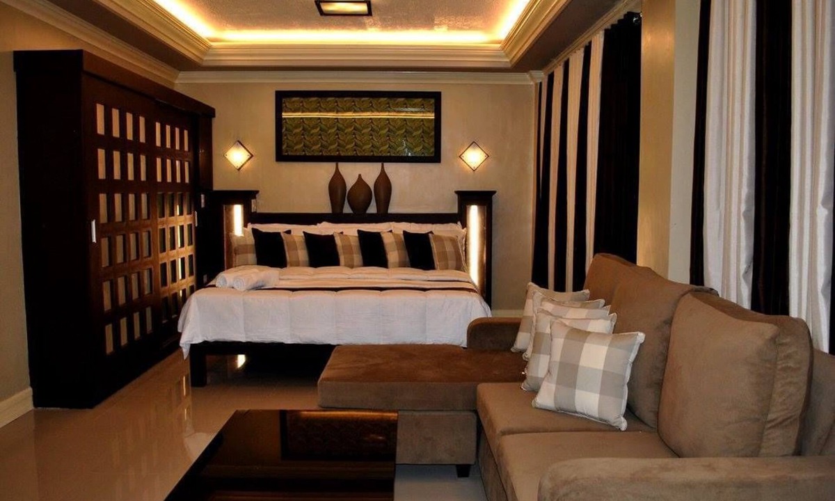 Palayan City Hotel | Villa Esmeralda Bryan's Resort Hotel and Restaurant