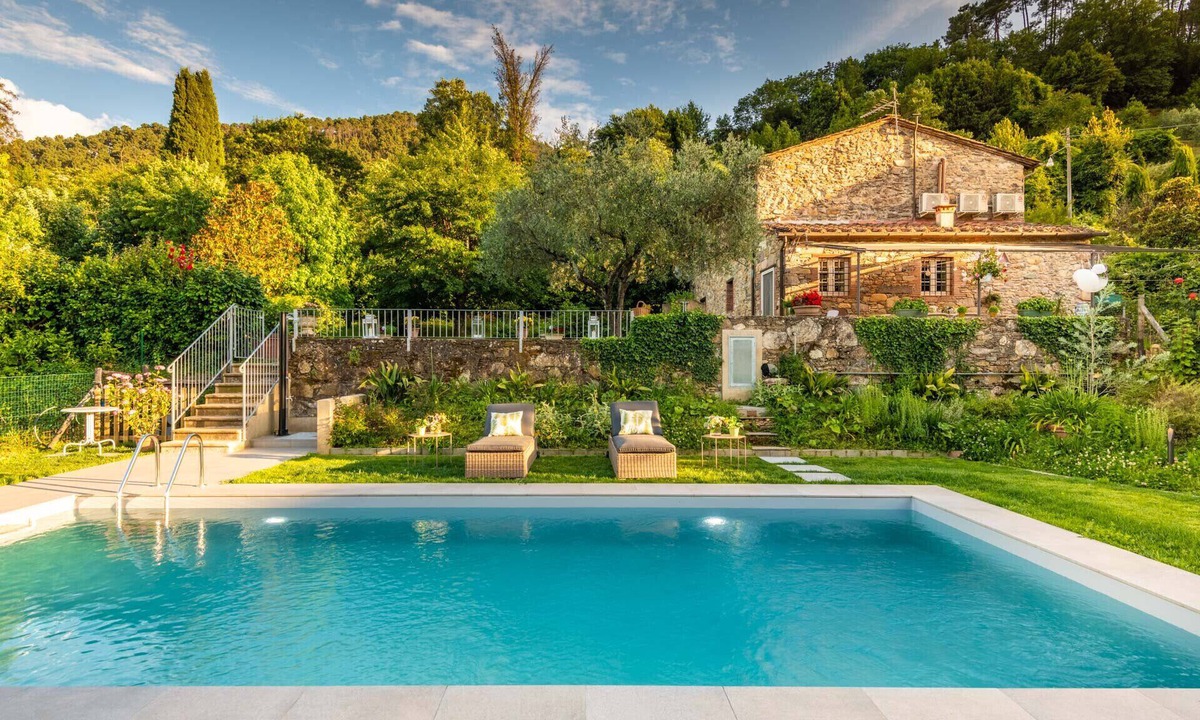 Pieve di Compito Villa | Villa Ester, a Stylish Farmhouse with Pool on the Hills by Lucca