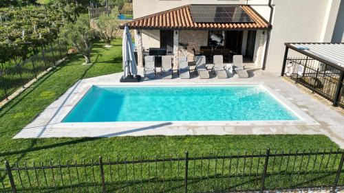 Marezige Villa | Villa Eva Marezige Heated Saltwater Pool near Koper