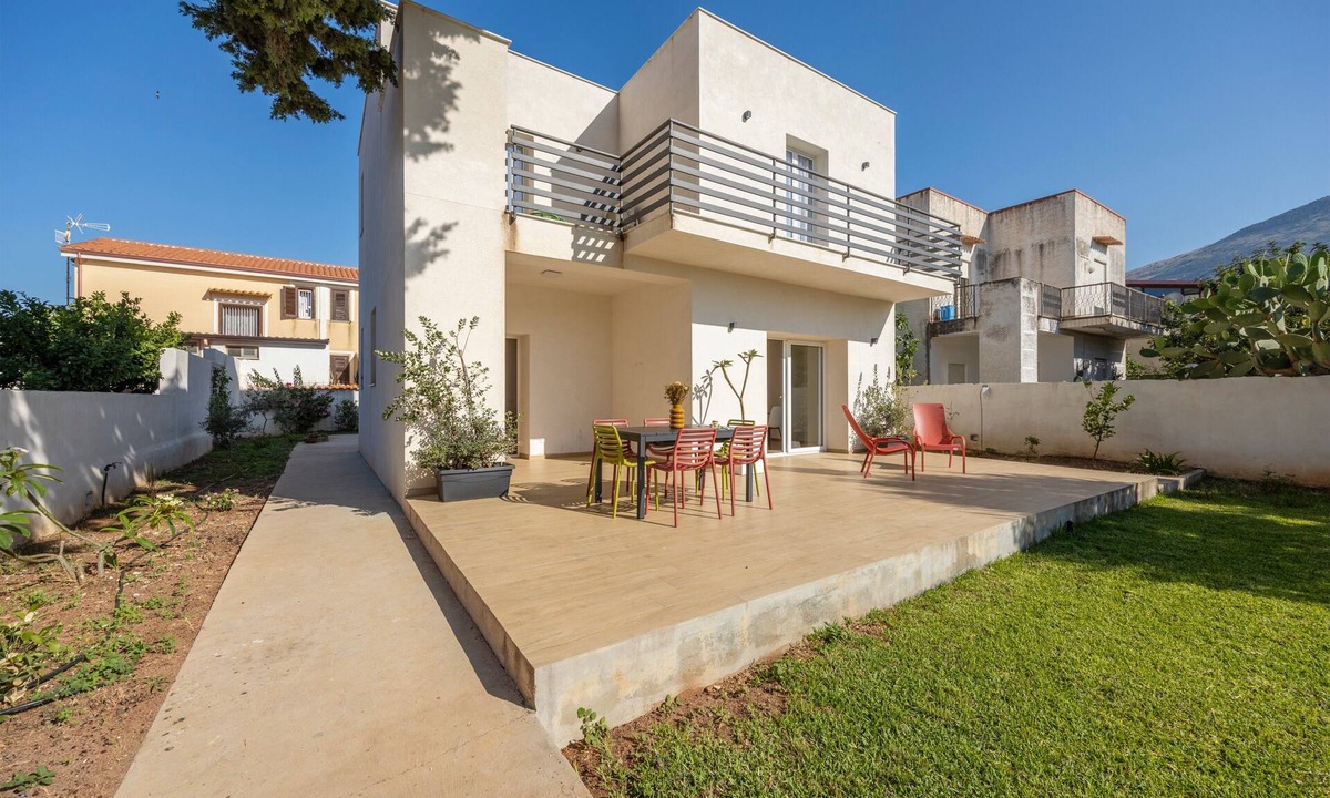 Carini Villa | Villa 'Francesca - Beach and Airport' with Private Terrace, Wi-Fi and Air Conditioning