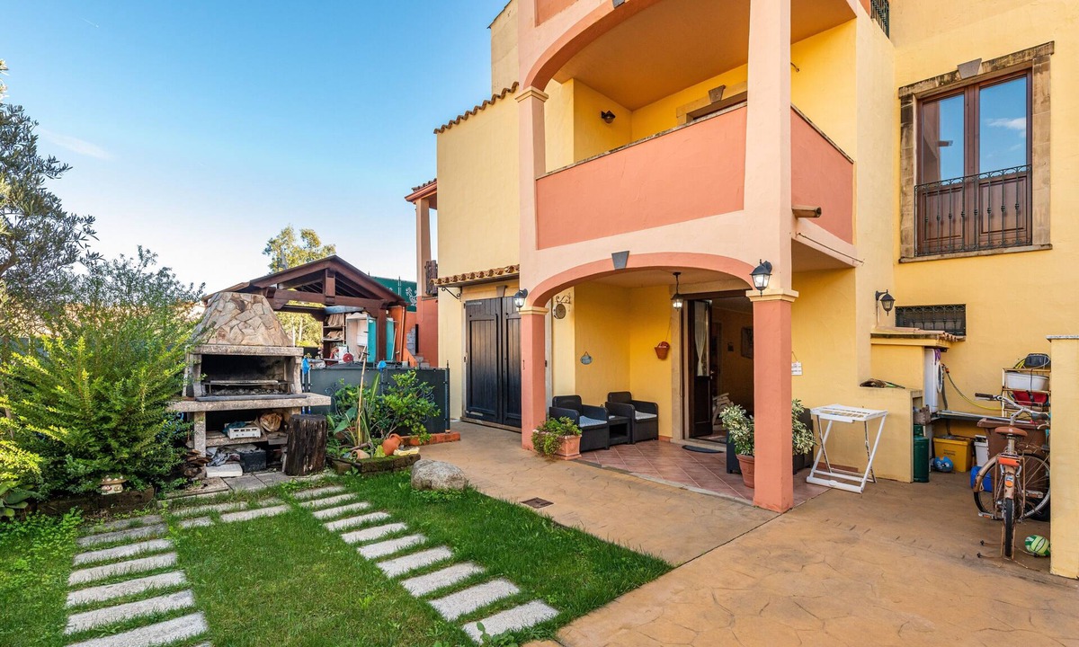 Olia Speciosa House | Villa Gialla Castiadas with Mountain View, Terrace & A/C