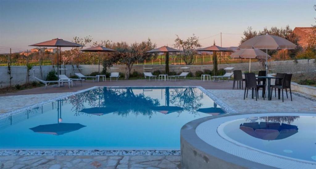 Chiaramonte Gulfi Villa | Villa Gialla con vista giardino