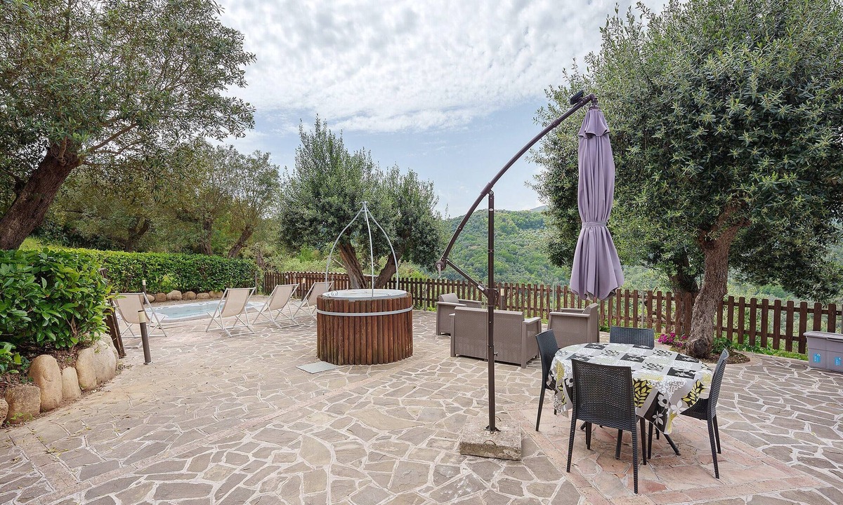 Stella Cilento Villa | Villa 'Ginestra Con Jacuzzi' with Mountain View, Wi-Fi and Air Conditioning
