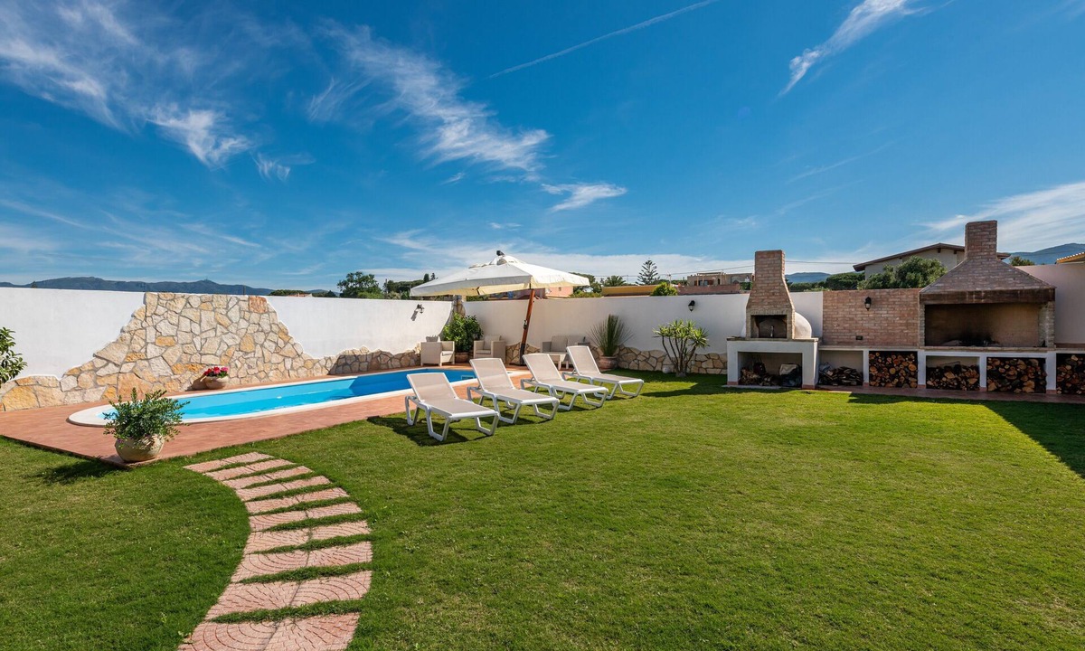 Quartu Sant'Elena Villa | Villa "Gle" with Pool, Garden, and Air Conditioning