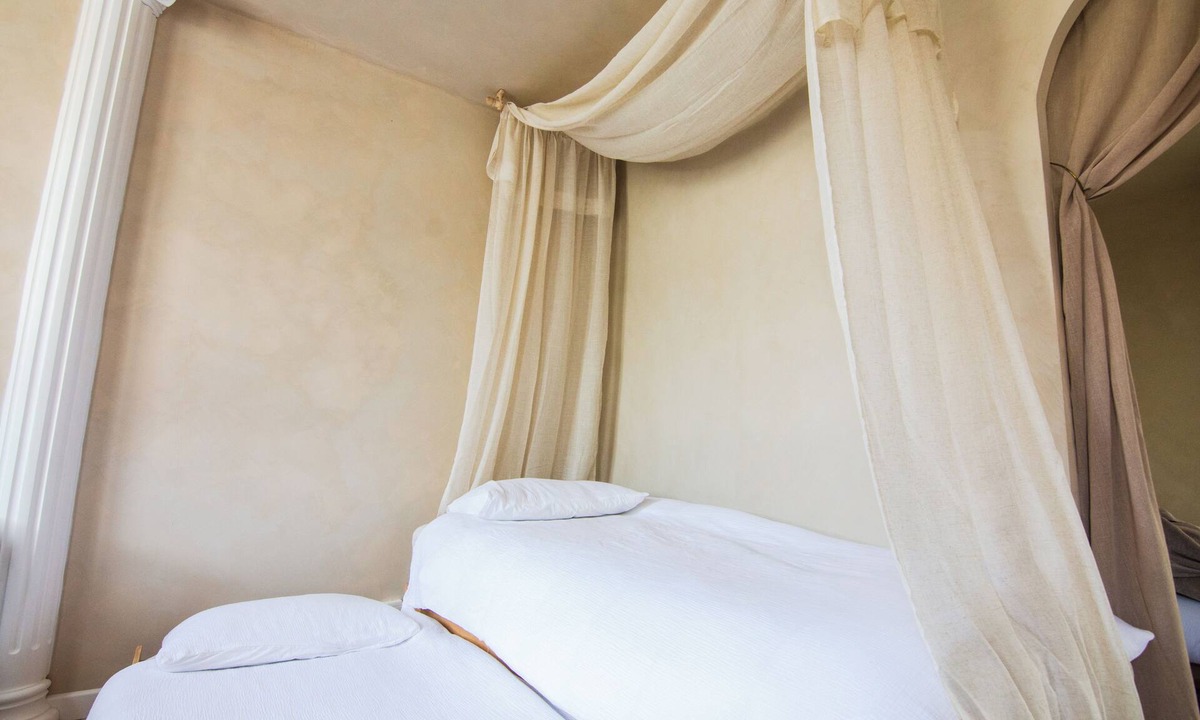 Sevremont Apartment | Villa Hermès - Ancient Greece themed accommodation, near Puy du Fou