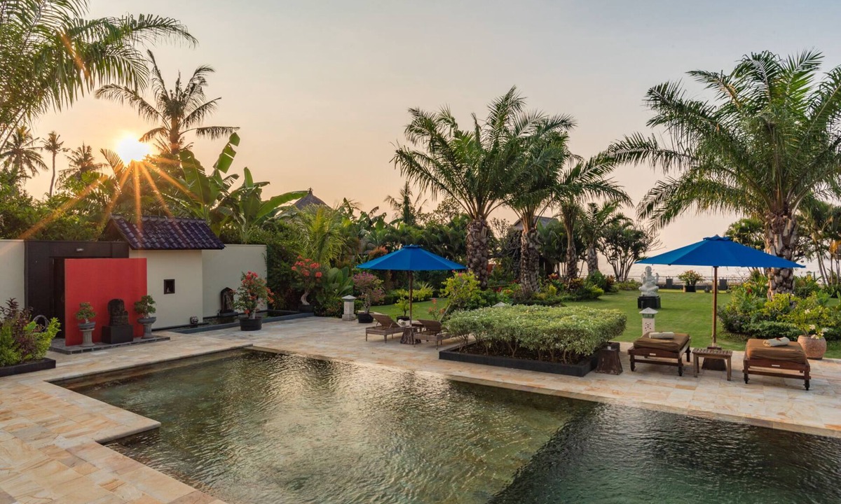 Dencarik Villa | Villa Hikume - Relax In A Private Beachfront Villa