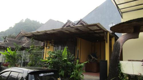 Cipanas Villa | VILLA HZ