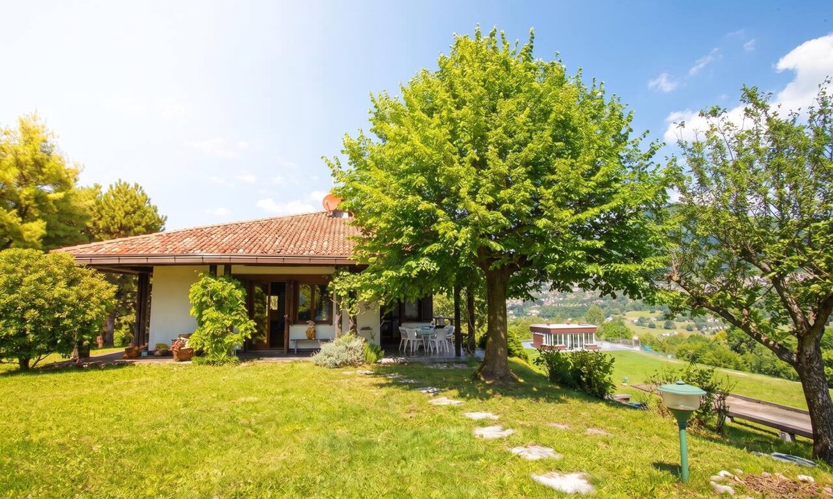 Cerano d'Intelvi Villa | Villa Il Castagno, Cerano d'Intelvi, Italy