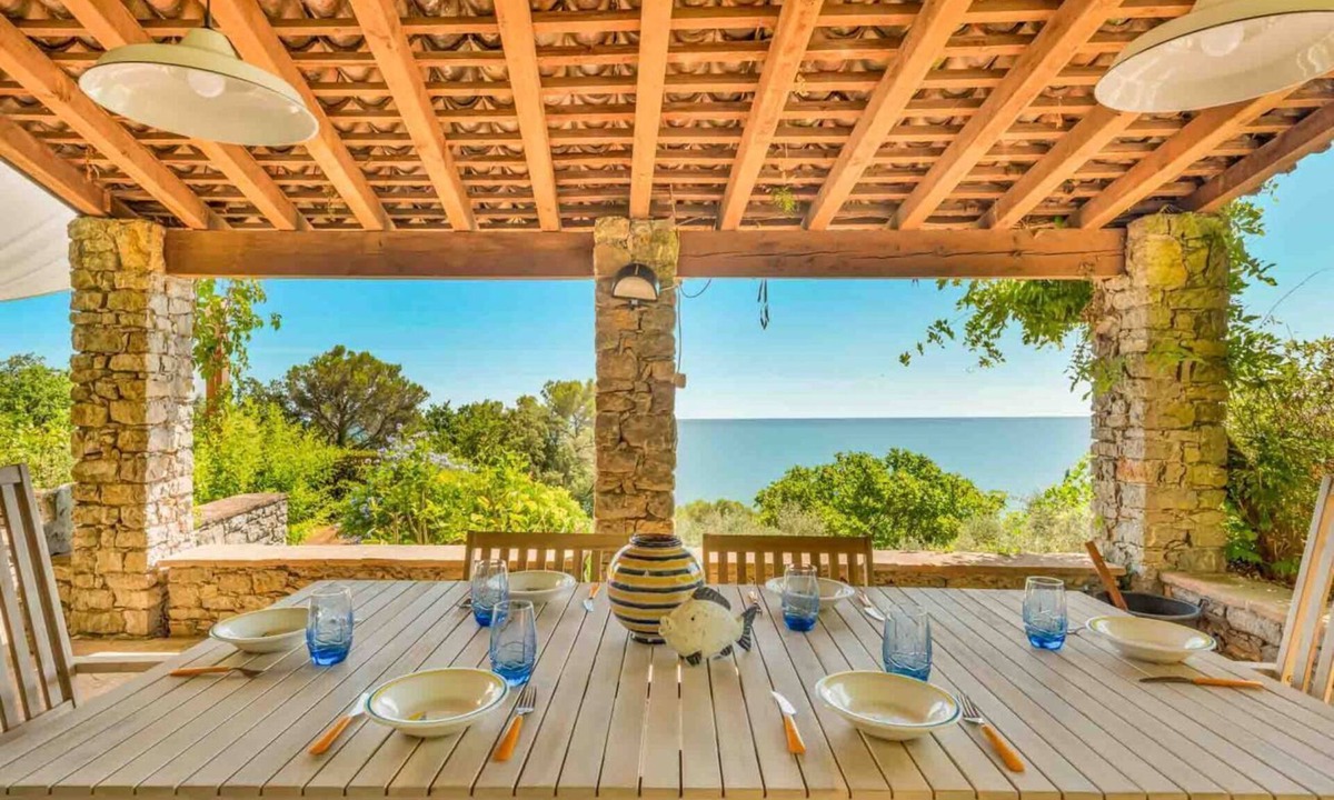 Lerici Villa | Villa Il Tuffatore – Authentic Rustic Charm with Breathtaking Views over the Gulf of PoetsNestled in the silence and scents of the Mediterranean maquis, Villa Il Tuffatore is a haven of authentic Ligurian charm, where time seems to slow down. Located i