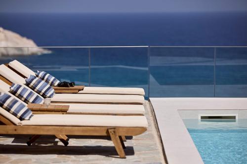 Mandrakia Villa | Villa Imperial Milos