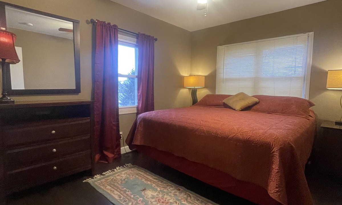 Eureka Villa | Villa in Eureka 3.9 miles to Six Flags & 3.2 miles to Hidden Valley Ski Resort!