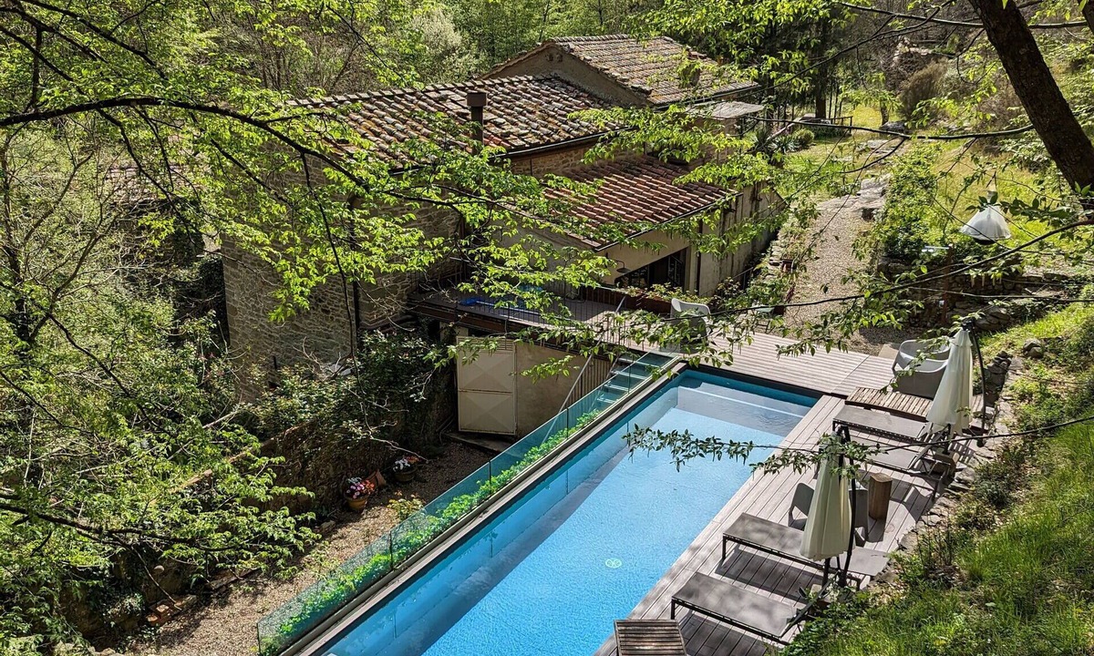 Loro Ciuffenna Villa | Villa in Loro Ciuffenna with 6 bedrooms sleeps 12