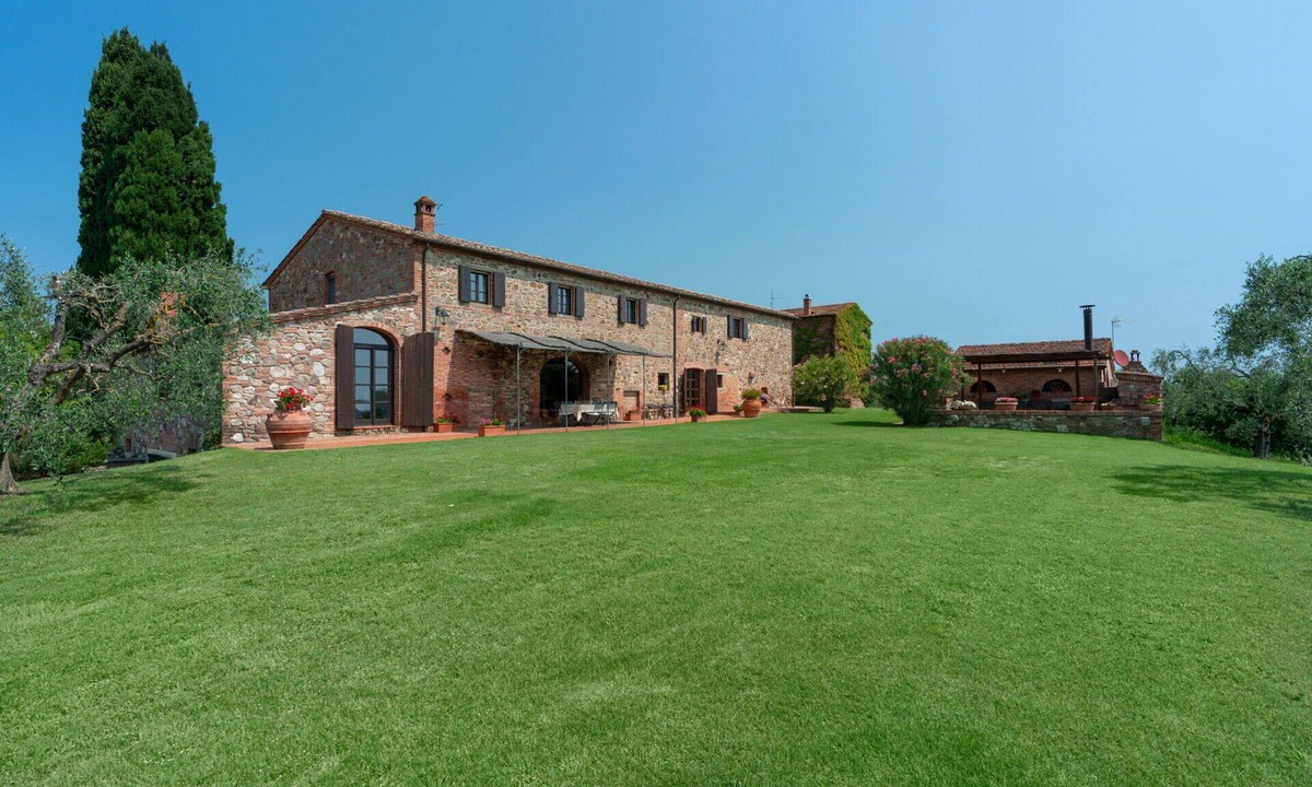 Santarello Villa | Villa in Sinalunga with 6 bedrooms sleeps 16