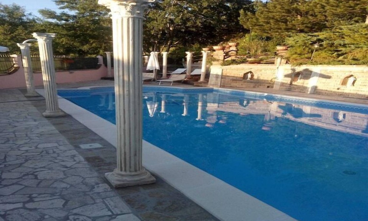 Tagliacozzo Villa | Villa in Tagliacozzo with Pool and Nature