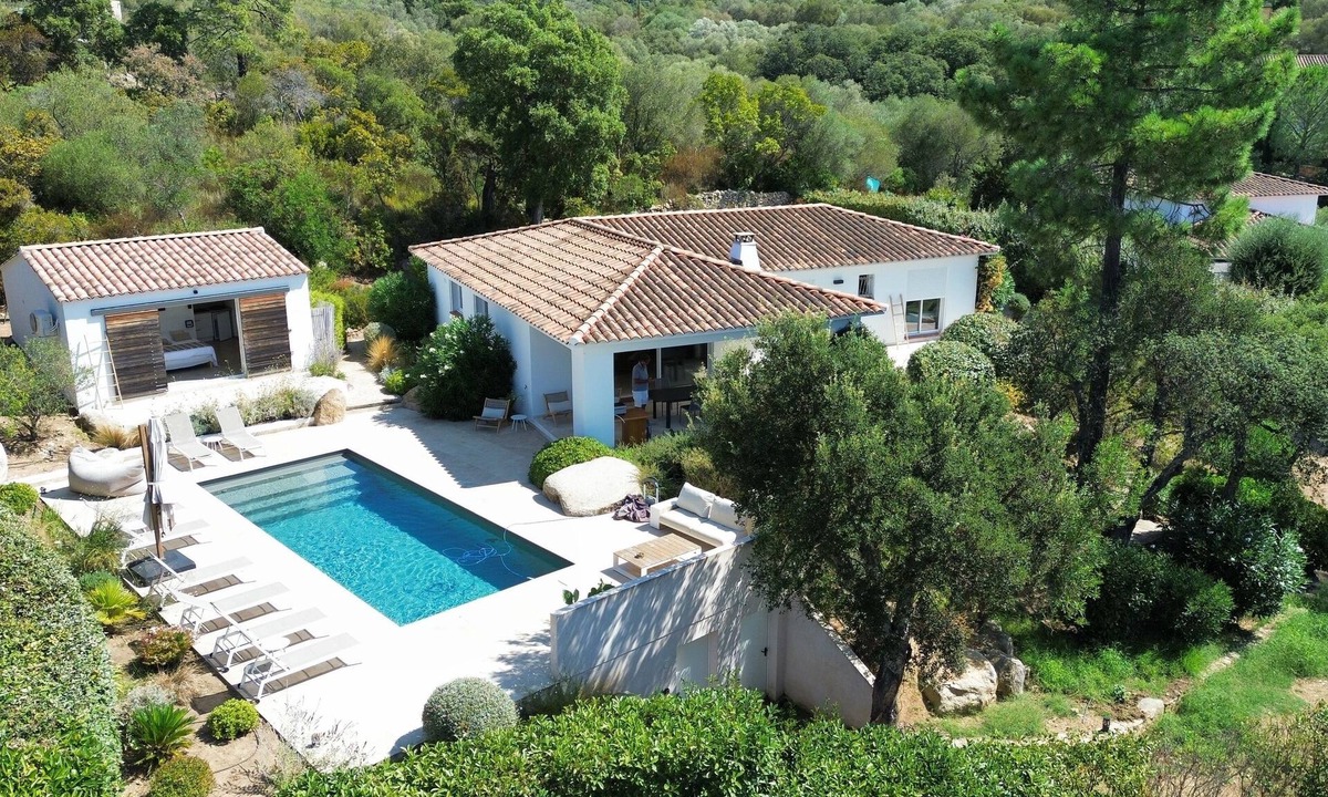 Lecci Villa | VILLA + independent STUDIO with all comforts 4CH 3SDB + private swimming pool