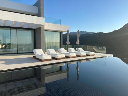Benahavis Villa | Villa Infinity con Spa y Vistas Panorámicas al Mar y Montaña