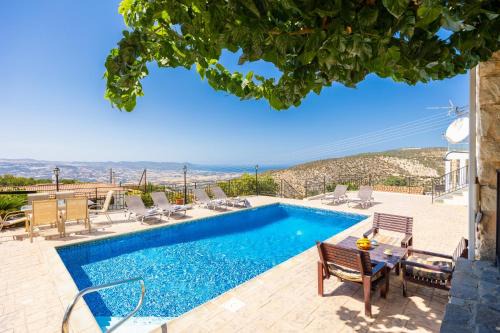 Peristerona Villa | Villa Irene Palace