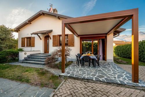 Colico Piano Villa | VILLA IRIS Three Bedroom Private Garden Bike&Boat&Scooter Lake Como