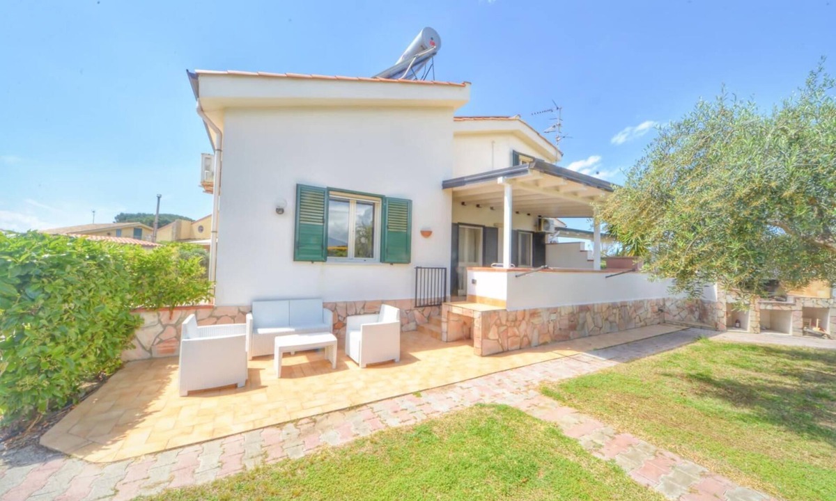 Piana Calzata Villa | Villa Giunone - Holiday Houses Mare Nostrum - In front of the beach and Pool